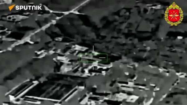 🚨🇷🇺Russian army strikes Ukrainian oil refinery near Zaporozhye region - Sputnik India