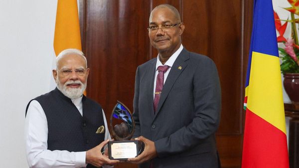 PM Modi conferred the 'Guardian of the Blue Horizon', Seychelles' highest honour for environmental conservation. - Sputnik भारत