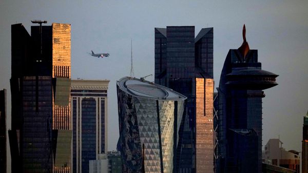 An aircraft flying near skyscrapers of West Bay, approaches the Hamad International Airport in Doha, Qatar, Thursday, Jan. 25, 2024.  - Sputnik भारत