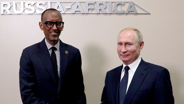 Russian President Vladimir Putin, right, and Rwanda's President Paul Kagame pose for a photo prior to their talks on the sideline of the Russia-Africa summit in the Black Sea resort of Sochi, Russia, Thursday, Oct. 24, 2019. (Gavriil Grigorov, TASS News Agency Pool Photo via AP) - Sputnik India