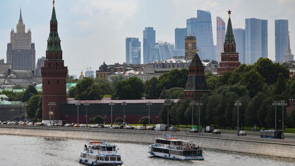 Moskva River with the Kremlin in the background - Sputnik भारत
