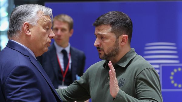 Volodymyr Zelensky, right, speaks with Hungary's Prime Minister Viktor Orban during a round table meeting at an EU summit in Brussels, Thursday, June 27, 2024.  - Sputnik India