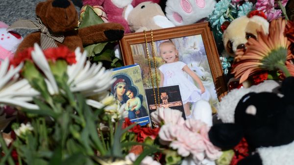 A view shows a makeshift memorial to victims of a shelling, which Russian authorities said was a Ukrainian missile attack in the course of Russia's military operation in Ukraine, in the Maria Baida Park on a day of mourning in Sevastopol, Republic of Crimea, Russia - Sputnik India