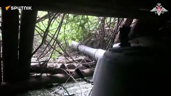 🔥🇷🇺रूसी सेना के ग्वोज़्डिका सेल्फ़-प्रोपेल्ड आर्टिलरी सिस्टम द्वारा यूक्रेनी सेना के एक फ़ील्ड डिपो को तबाह करते हुए देखें - Sputnik भारत