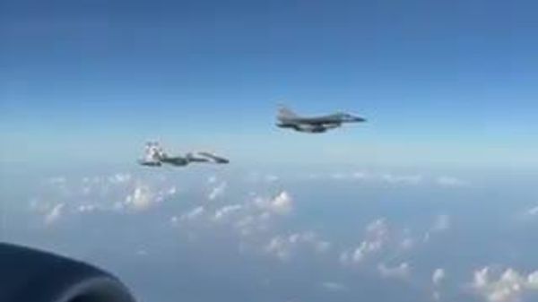 🚨🇮🇳🇮🇩 Indonesian fighter jets escort PM Modi's plane - Sputnik India