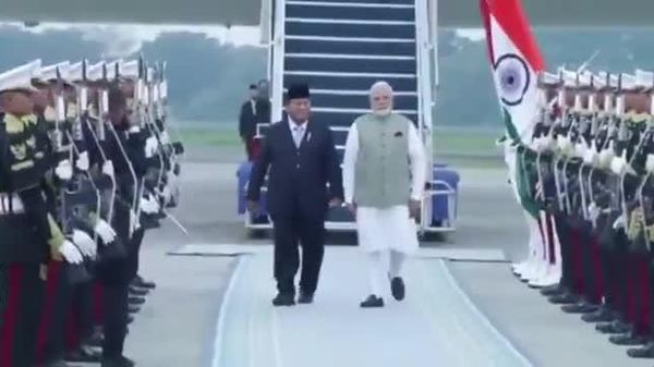 🚨🇮🇳🇮🇩 जकार्ता पहुंचे PM मोदी, इंडोनेशिया के राष्ट्रपति प्रबोवो सुबियांतो ने एयरपोर्ट पर किया स्वागत - Sputnik भारत