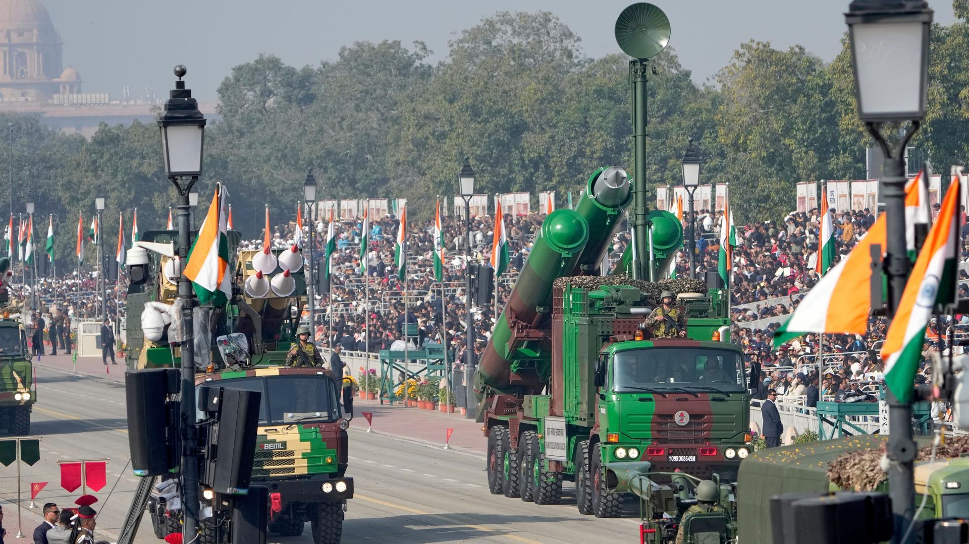 Indian Army soldiers display Unified rocket launcher systems and Brahmos missiles during the Republic Day parade celebrations in New Delhi, India, Monday, Jan. 26, 2026.  - Sputnik भारत, 1920, 07.07.2026
