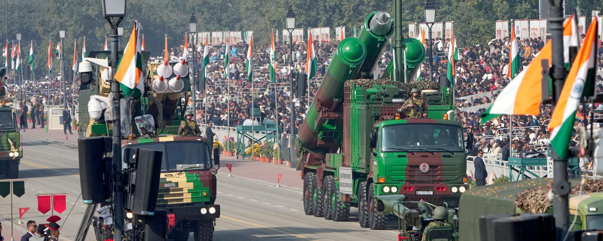Indian Army soldiers display Unified rocket launcher systems and Brahmos missiles during the Republic Day parade celebrations in New Delhi, India, Monday, Jan. 26, 2026.  - Sputnik भारत, 1920, 07.07.2026