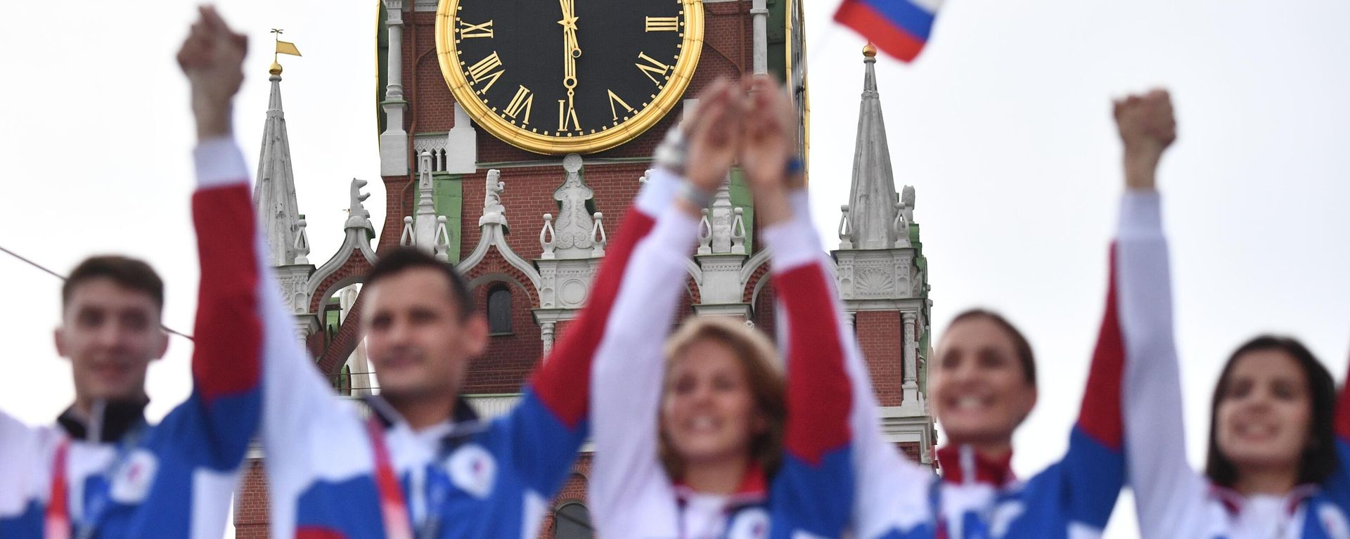 Russian athletes, members of the Russian national team, at a concert after the Summer Olympics in Tokyo, in Moscow's Red Square - Sputnik भारत, 1920, 24.07.2026
