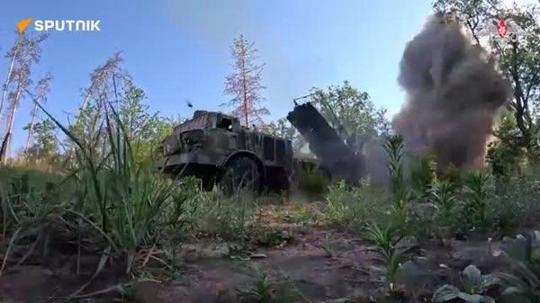 🔥🇷🇺 Russian Uragan MLRS crews destroy Ukrainian troop concentrations and military hardware in the Krasny Liman direction - Sputnik India