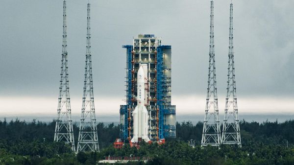 China's Long March-5 Y8 heavy-lift rocket carrying the Chang'e-6 lunar probe China's Long March-5 Y8 heavy-lift rocket carrying the Chang'e-6 lunar probe - Sputnik India