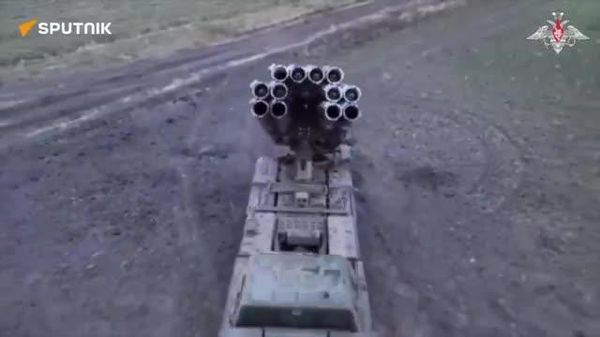 💥🇷🇺 Russian Tornado-S MLRS crews destroy a Ukrainian UAV command post in the Dobropolye direction - Sputnik India