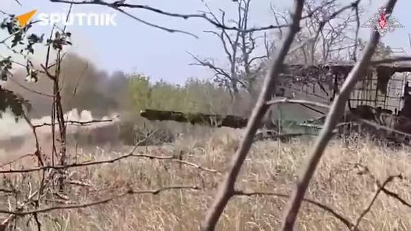 💥रूसी T-90M प्रोरिव टैंकों ने ज़ापोरोज़े में यूक्रेनी ड्रोन नेटवर्क को निशाना बनाया - Sputnik भारत