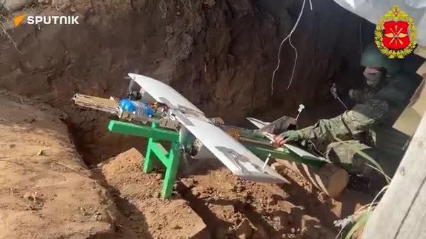 🔥रूसी 'मोलनिया' ड्रोन और FPV इंटरसेप्टर ने क्रास्नी लिमन दिशा में यूक्रेनी हमलावर और टोही ड्रोन मार गिराए - Sputnik भारत