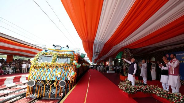 India launches first hydrogen-powered train built in the country - Sputnik भारत