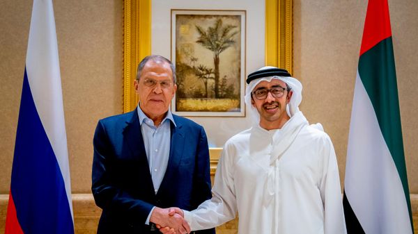 UAE Minister of Foreign Affairs and International Co-operation Sheikh Abdullah bin Zayed bin Sultan Al Nahyan, right, shakes hands with Russian Foreign Minister Sergei Lavrov in Abu Dhabi, United Arab Emirates, Thursday, Nov. 3, 2022. - Sputnik India