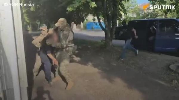 🚨🇷🇺 पूर्व रूसी सैनिक की कार उड़ाने की तैयारी कर रहा था यूक्रेनी एजेंट, FSB ने किया गिरफ्तार - Sputnik भारत