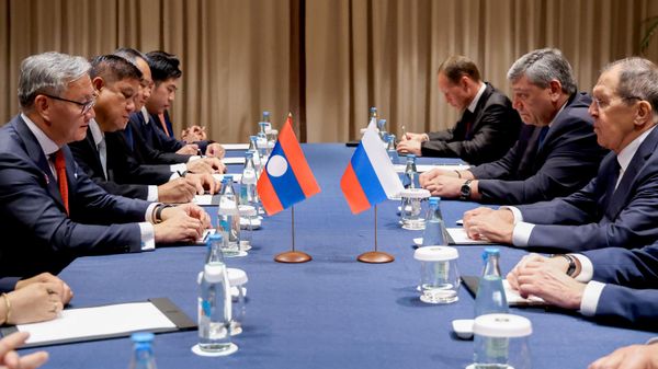 Russian Foreign Minister Sergey Lavrov at a meeting with Laos Foreign Minister Thongsavanh Phomvihane - Sputnik India