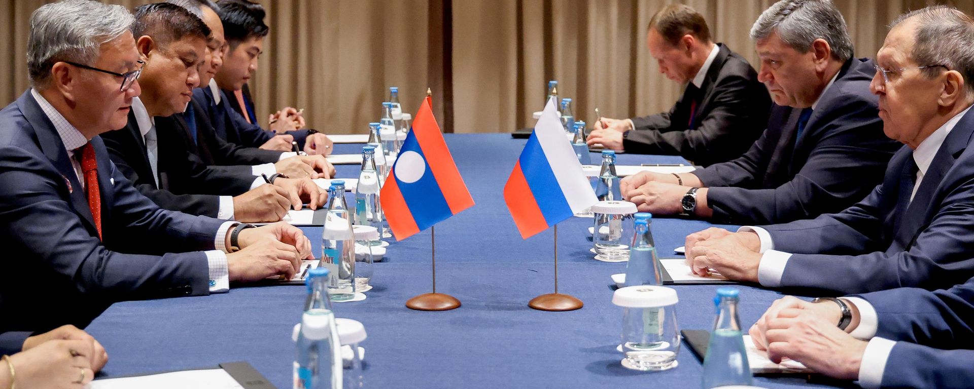 Russian Foreign Minister Sergey Lavrov at a meeting with Laos Foreign Minister Thongsavanh Phomvihane - Sputnik India, 1920, 21.07.2026