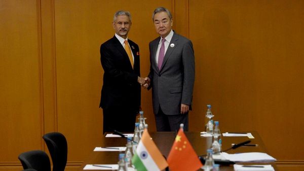 🇮🇳🇨🇳भारतीय विदेश मंत्री जयशंकर ने मनीला में चीन के विदेश मंत्री वांग यी से मुलाकात की - Sputnik भारत
