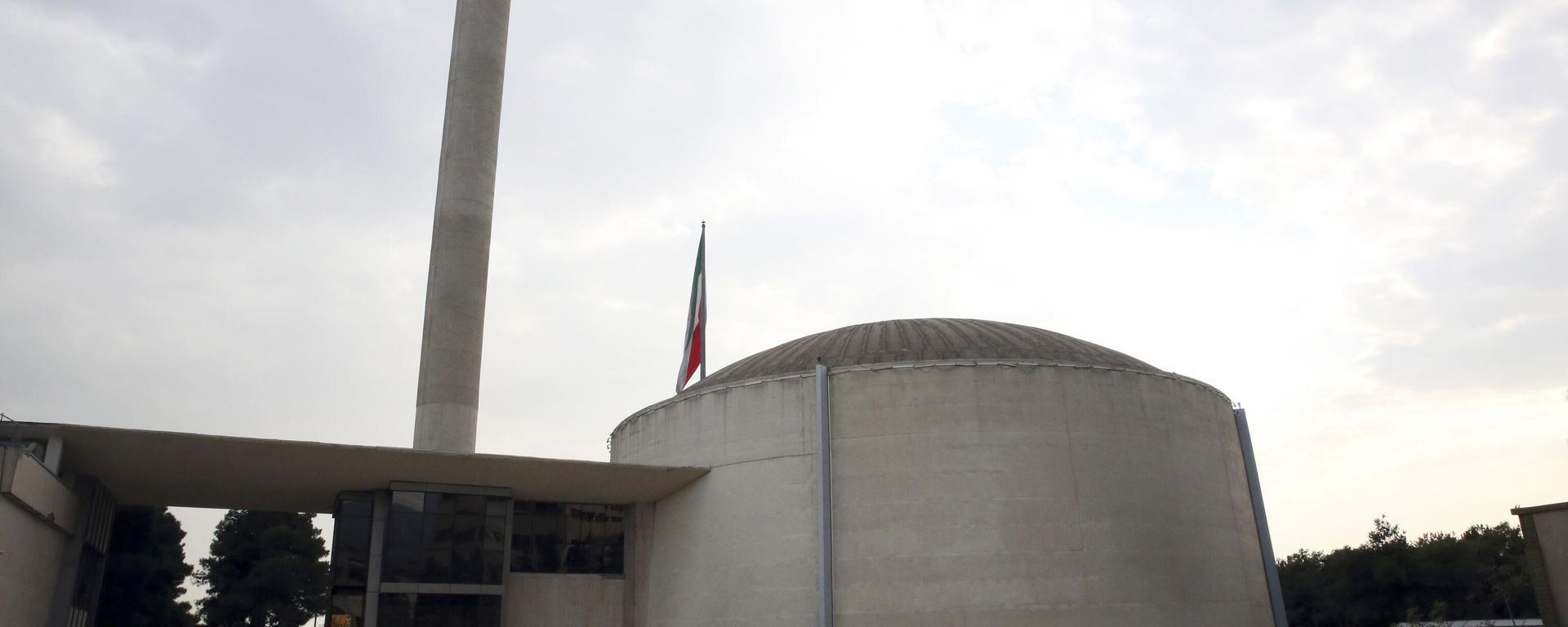 Tehran's nuclear research reactor is seen at the headquarters of the Atomic Energy Organization of Iran, Sept. 1, 2014. - Sputnik India, 1920, 22.07.2026