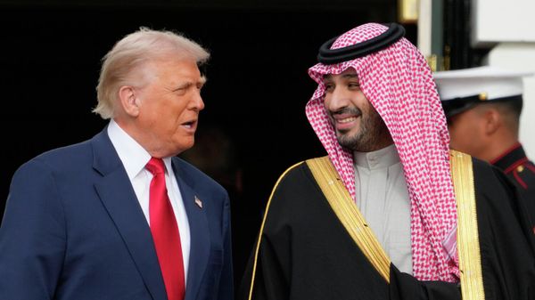 President Donald Trump welcomes Saudi Arabia's Crown Prince Mohammed bin Salman to the White House, Tuesday, Nov. 18, 2025, in Washington - Sputnik भारत