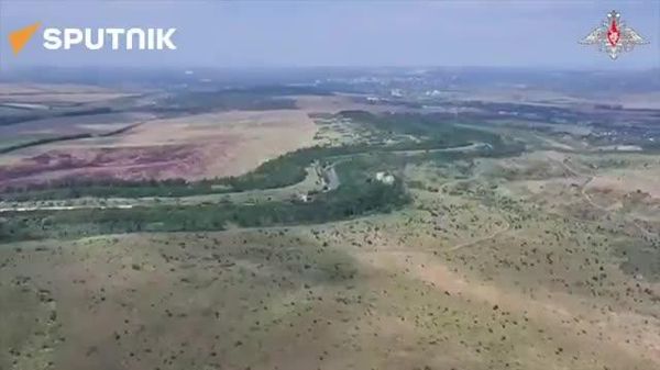 Russian army carried out precision airstrikes using high-explosive guided bombs against Ukrainian military positions - Sputnik India