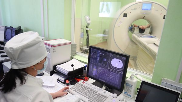 A Russian radiology technician performs a CT scan. File photo - Sputnik भारत