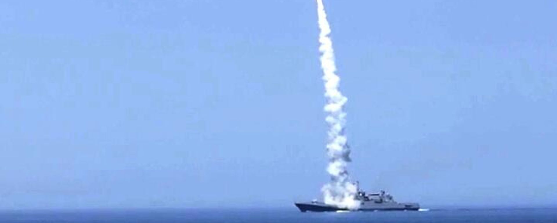 Russian warship fires on Ukrainian military and energy infrastructure targets following attack on Crimean Bridge. October 10, 2022. Screengrab of Russian Ministry of Defense video. - Sputnik भारत, 1920, 26.07.2026