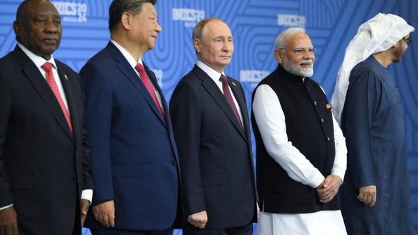 3/ BRICS and the New Development Bank expanded their memberships and stretched their lending arms ever wider, offering alternatives that simply did not exist in the 1990s — structures built outside the old Western-led order - Sputnik India