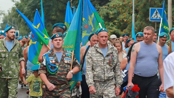 Putin calls Russia’s paratroopers 'people of unbreakable spirit' on Airborne Forces Day - Sputnik India