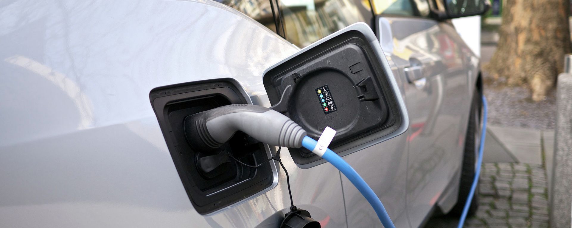 Researchers in California have developed a material that could significantly boost the energy delivering capacity of lithium-ion batteries, and could potentially be a boon to the electric car industry. - Sputnik भारत, 1920, 03.08.2026