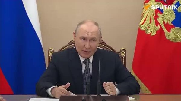 🚨Putin meets with Russia’s Defense Ministry leadership to discuss military logistics and structural reforms - Sputnik India