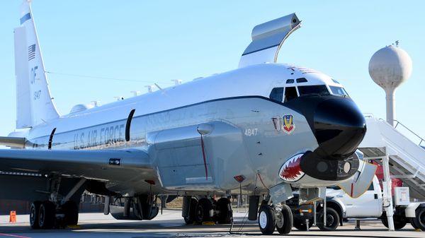 The RC-135U Combat Sent sits parked on the flightline while Airmen from the 178th Wing tour the plane Dec. 7, 2019 at Wright Patterson Air Force Base in Dayton, Ohio. The RC-135U Combat Sent provides strategic electronic reconnaissance information to the president, secretary of defense, Department of Defense leaders, and theater commanders. - Sputnik India