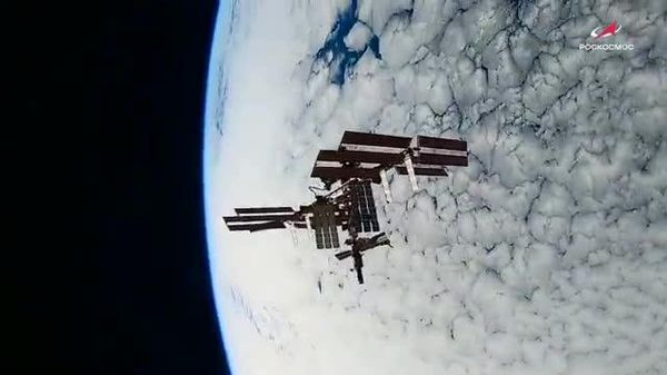 Russian cosmonauts beam personal wishes to India for upcoming Independence Day straight from space - Sputnik India