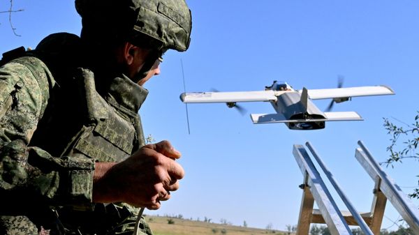 A Russian serviceman from a Molniya-PVO UAV crew of Battlegroup Tsentr in the Dobropolye direction of the special military operation - Sputnik भारत