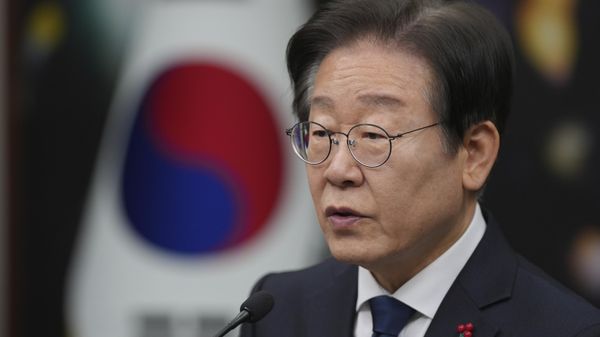 South Korea's Lee Jae-myung speaks during a press conference on removal of President Yoon Suk Yeol from office, at the party office at the National Assembly building in Seoul, South Korea, Sunday, Dec. 15, 2024.  - Sputnik भारत