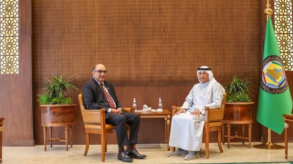 India’s Ambassador to Saudi Arabia Vipul and GCC Secretary-General Jasem Mohamed Albudaiwi discuss India-GCC cooperation, including FTA negotiations, in Riyadh. - Sputnik भारत