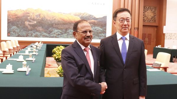 Indian National Security Advisor Ajit Doval meets Chinese Vice President Han Zheng in Beijing. - Sputnik भारत