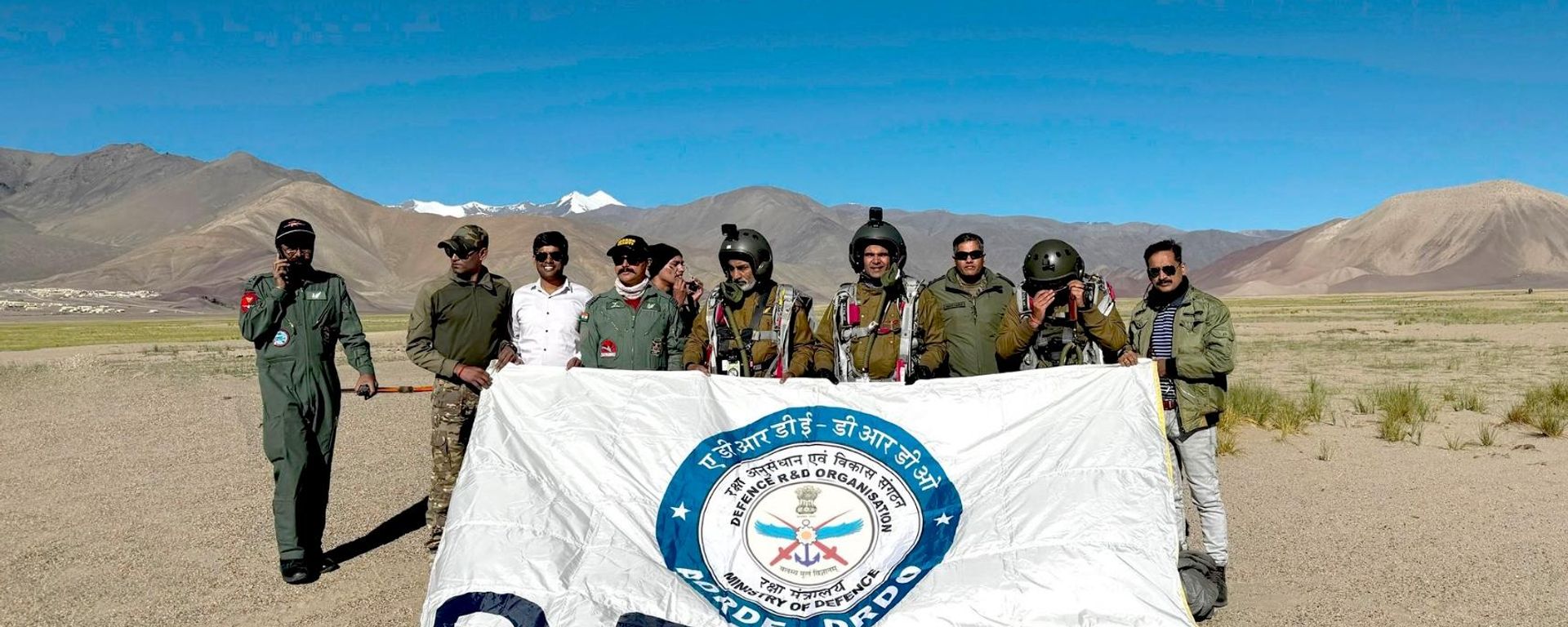 Military Combat Parachute System (MCPS), designed and developed by ADRDE, DRDO, was successfully tested at one of the world’s highest-altitude drop zones (Nyoma, Mudh DZ) on August 26, 2026. - Sputnik भारत, 1920, 26.08.2026