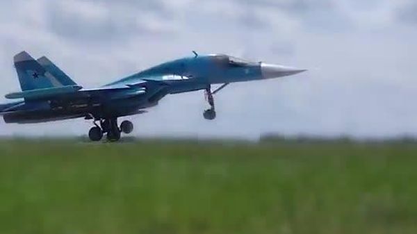 Russian Su-34 fighter jets strike Ukrainian strongholds, a UAV command post, and a logistics bridge - Sputnik India