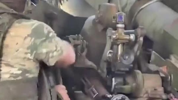 Russian Giatsint-B howitzer crews strike Ukrainian manpower in a stronghold in the Zaporozhye region - Sputnik India