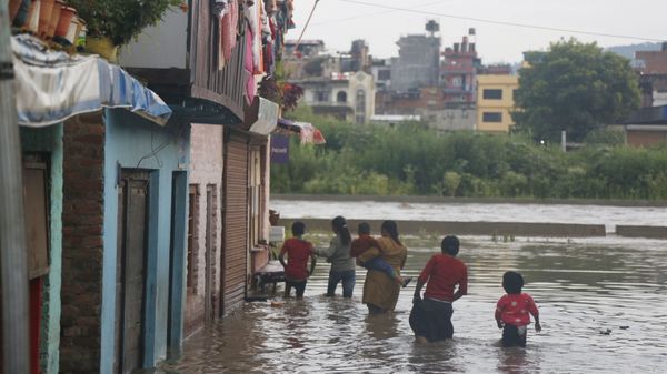 Nepalese people walk towards their flooded houses on the bank of the Bagmati river (File) - Sputnik भारत