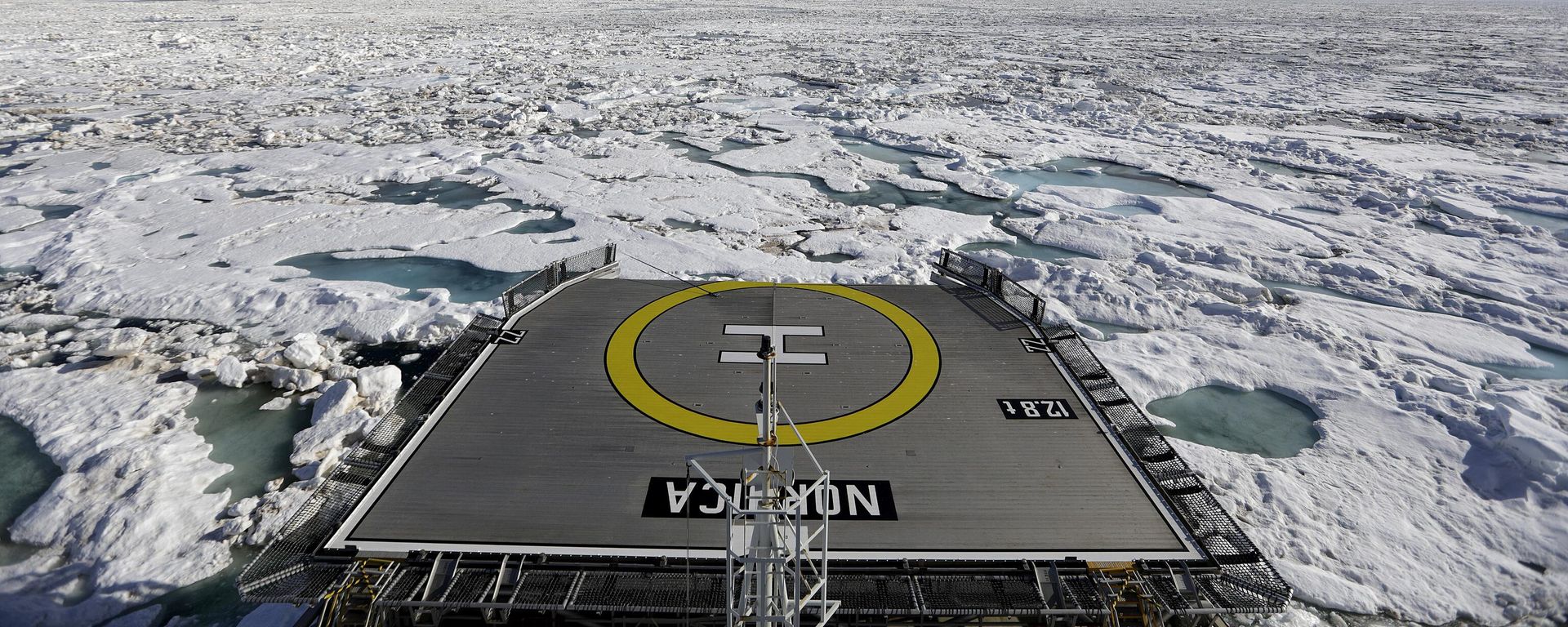 Finnish icebreaker MSV Nordica sails through sea ice floating on the Victoria Strait along the Northwest Passage in the Canadian Arctic Archipelago. File photo. - Sputnik भारत, 1920, 21.09.2026