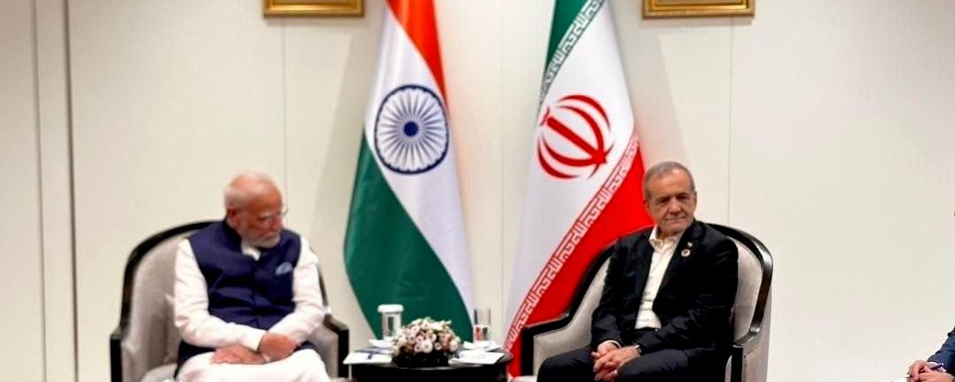 Prime Minister Narendra Modi meets Iranian President Masoud Pezeshkian in Kyrgyzstan. - Sputnik भारत, 1920, 31.08.2026
