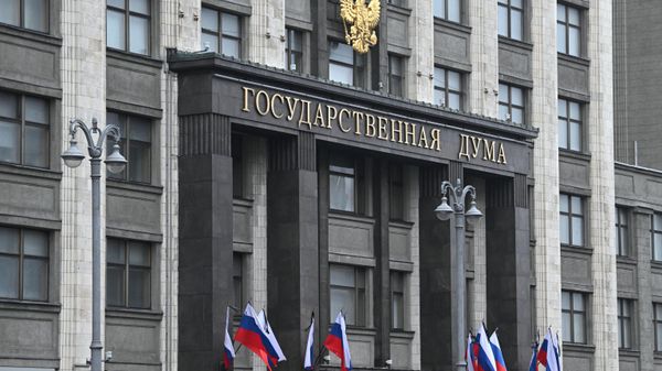 Russian national flags with attached black ribbons are seen on the headquarters of State Duma, the lower house of parliament - Sputnik भारत