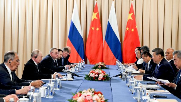 Russian President Vladimir Putin met with Chinese President Xi Jinping in Bishkek - Sputnik India