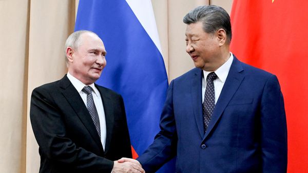Russian President Vladimir Putin and Chinese President Xi Jinping  - Sputnik India