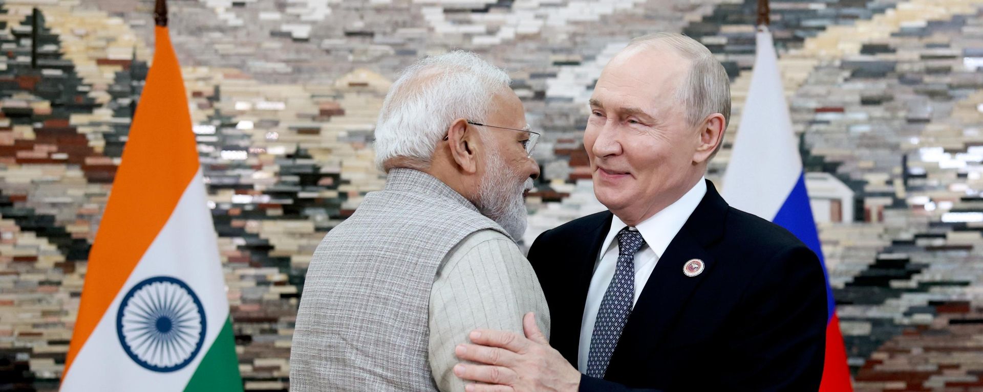 Prime Minister Narendra Modi meets Russian President Vladimir Putin in Bishkek. - Sputnik भारत, 1920, 31.08.2026