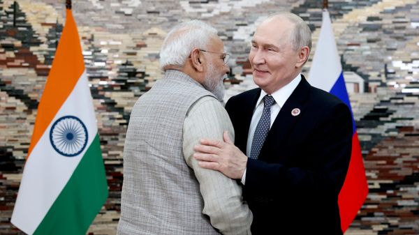 Prime Minister Narendra Modi meets Russian President Vladimir Putin in Bishkek. - Sputnik India